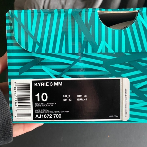 Kyrie 3 Mens Bruce Lee - Picture 2 of 7